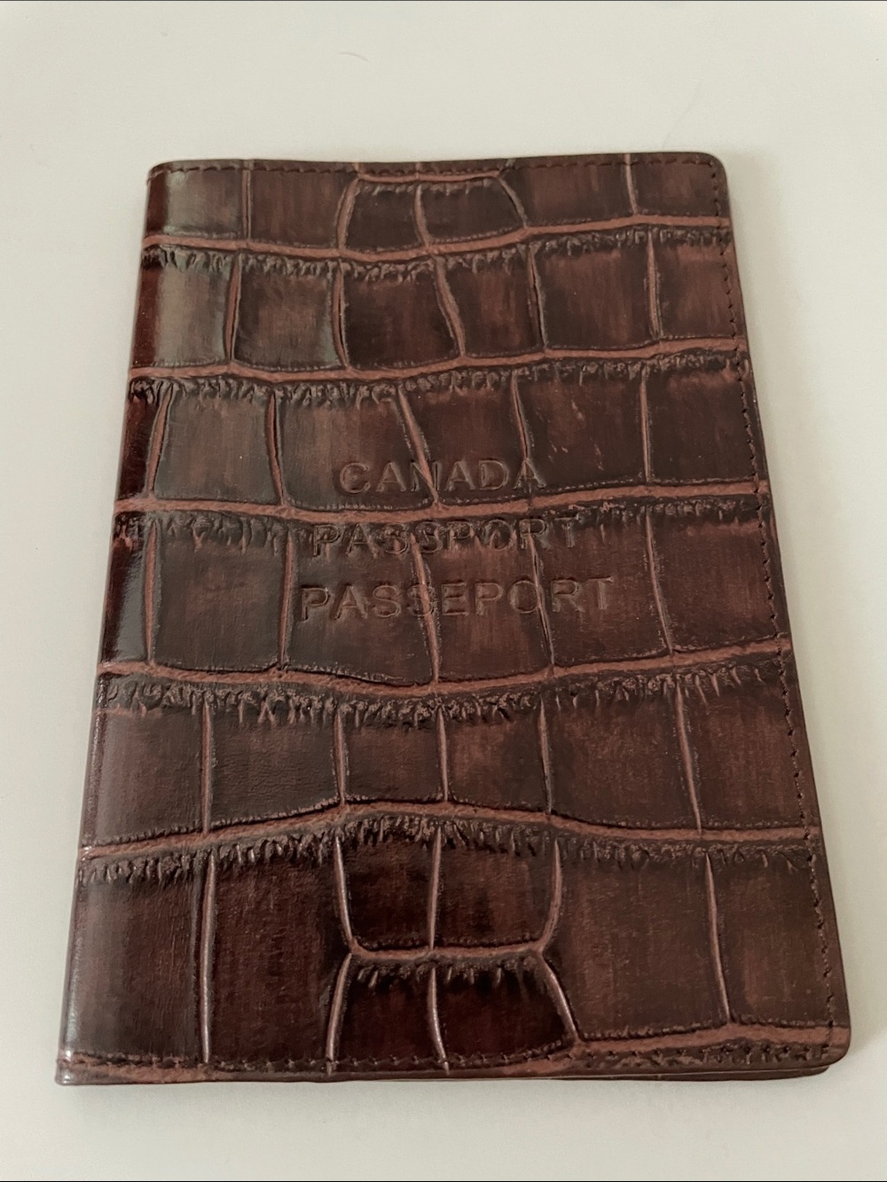 DANIER Leather Brown Croc Embossed Classic Luxury Unisex Canada Passport Holder